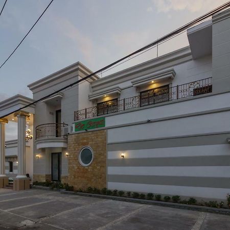 Reddoorz Plus Near Pantai Malalayang Manado Hotel Ngoại thất bức ảnh